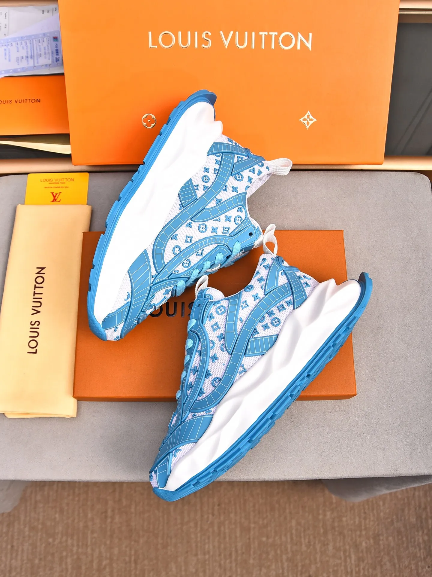 Men's shoes 💰580 📛📛【LOUIS VUITTON】Louis Vuitton 2024 new products👟Milan fashion catwalk style🇰🇾🇰🇾LV family logo, big-name style, a must-have for fashionistas⚠️Imported mesh with high-tech glue technology➕Cow leather➕Breathable mesh lining➕Genuine leather feet➕Special foam outsole👞Number 38-44 (45 46 custom-made)